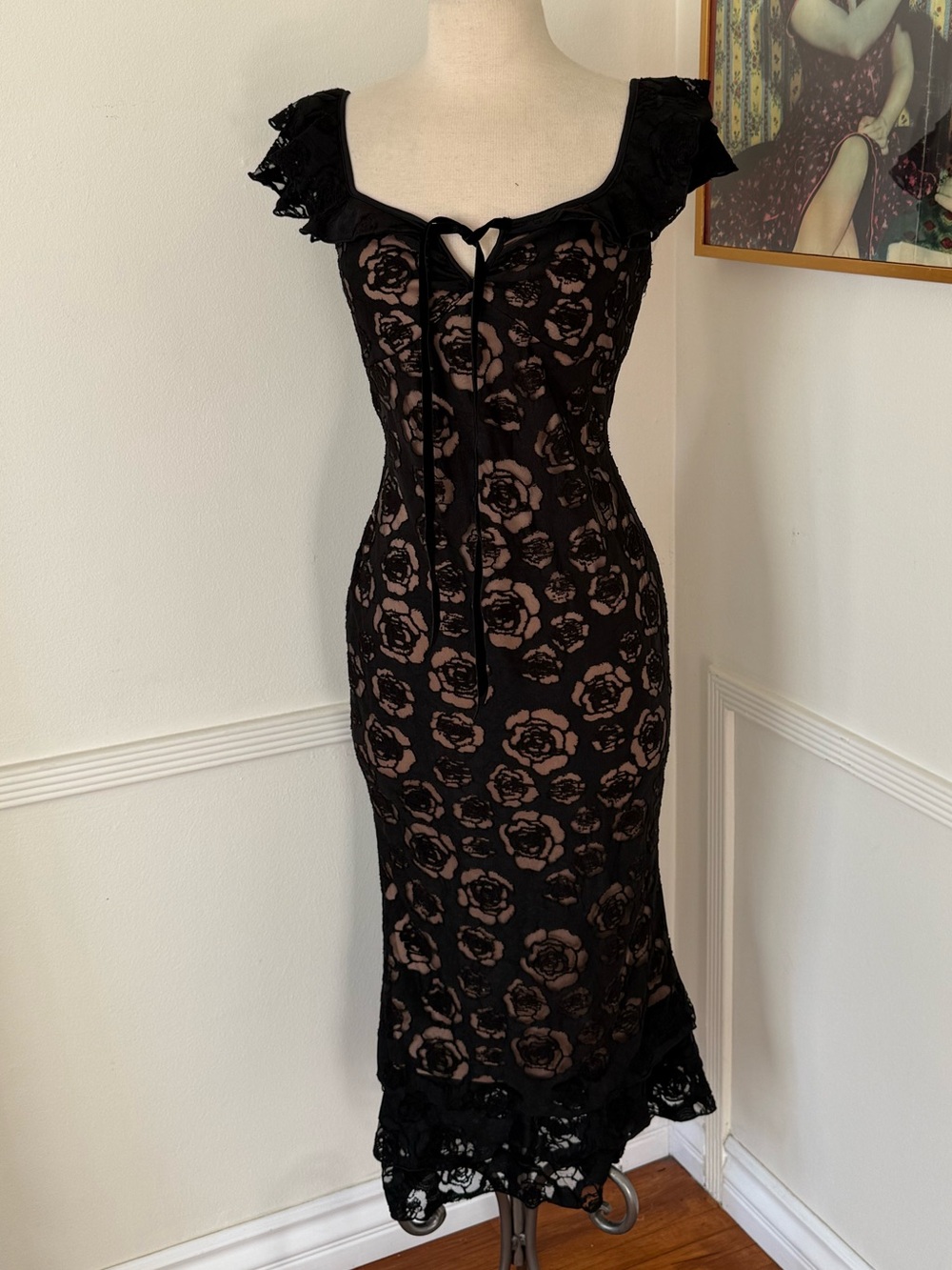 RIHOAS Black Floral Lace Midi Dress with Scalloped Hem